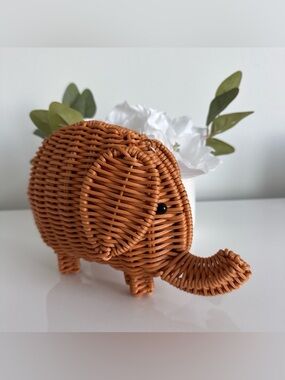 NWT Tommy Bahama Elephant Crossbody Bag  clutch Wicker Rattan Woven